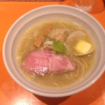 麺屋玉ぐすく - 2015年3月9日
      麺座かたぶつand麺屋玉ぐすく
      ３周年記念コラボ麺
      かたぐすく 塩
      500円