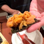 柳井 - 生うには風味豊かな海苔にのせていただきます