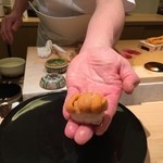 寿しの吉乃 - 雲丹は手渡しで！