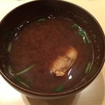 寿しの吉乃 - 見事なアサリの赤出汁