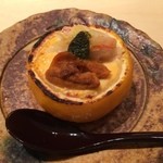 寿しの吉乃 - 柚子を器に蟹と雲丹の蒸し物