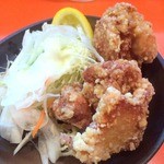 味安 - つまみの大定番「唐揚げ２個」３００円