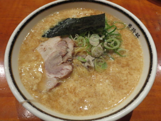 『秘密のケンミンショーで全国的に有名になった「卵とじラーメン」』by almi2356 萬珍軒 （マンチンケン