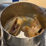 Third Eye - マトンは、骨ごと叩き切っているのか、結構、骨だらけ