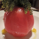 海辺のダイニング KISAMA - 丸ごとトマトのピクルス海ぶどうのせ　ズームアップ