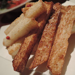 海辺のダイニング KISAMA - ヤンモー（沖縄山芋）の素揚げ　ズームアップ