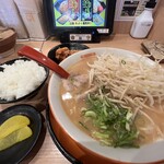豚旨 うま屋ラーメン - 料理写真: