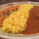 クワイエットビレッジ・カレーショップ - 2015.3.18(水)16時 初訪問　チキンとダル(豆)の半々カレー 小チャイ付き900円