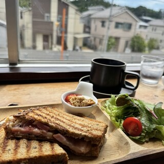 カフェ+スタジオ フラット_0