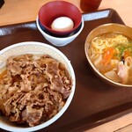 すき家 - 料理写真:牛丼(並)+温玉とん汁みそラーメン