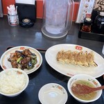 餃子の王将 - ジャストサイズ極王酢豚セット　餃子がジャンボ餃子に見える