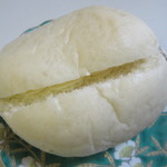 パン工房　Moomo - もーものミルクパン１４０円。
            