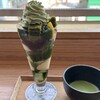 茶寮都路里 - 「 特選都路里パフェと お抹茶」パフェという名で味わう、贅沢な「和」のフルコース。冷と温、甘みと渋みの完璧な調和。