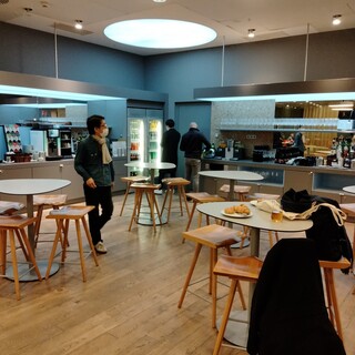 Austrian Airlines Business Lounge Non-Schengen_2