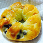 ブーランジェリー ビアンヴニュ - 大納言あずきパン ¥200