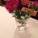 ブション - いつも季節の生花が飾ってあります。