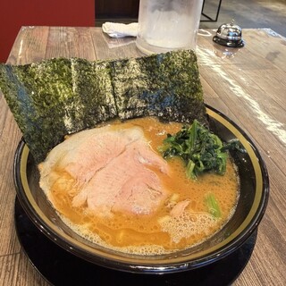 家系ラーメン 王道乃印 川﨑家_1