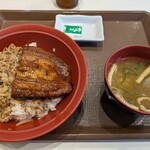 すき家 - 料理写真:うな牛とみそ汁