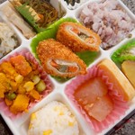 マックスバリュ - 彩り野菜の九枡弁当