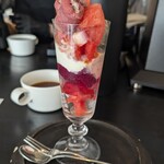 浅煎りコーヒーと自然派ワイン Typica