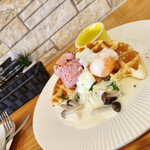 イングカフェ パパンガ - ハーフホワイトソースワッフル～☆