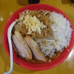 篠寛ジロー - ラーメン　刻み玉ねぎ　野菜盛り