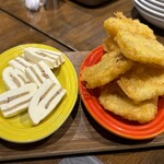 レスポワール - とうもろこしのフリット、いぶりがっこを挟んだ味噌漬けチーズ