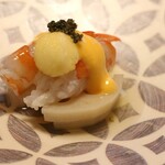 馳走 きむら - 酢の物代わりだという大分の才巻海老と北海道産の天然ほたて、りんごとレンコンの黄身酢和えのアップ。