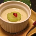 馳走 きむら - 黒砂糖と黒ゴマのプリンのアップ。