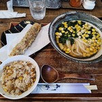 おうどん くるみ家 - 料理写真: モロヘイヤと甘々娘の冷かけ＋アオサちくわ天＋焼とうもろこしごはん