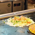お好み焼き タンポポ - デラ名古屋を焼き始めました