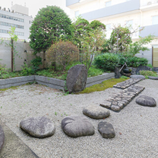 3階個室に配した日本庭園です。