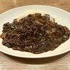 グリル 樹林亭 - ほぼ黒褐色に煮込まれたハヤシライスだ。