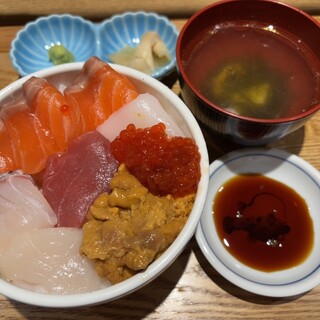 立ち食い海鮮丼 みこ食堂_0