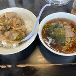 南京亭 - 料理写真:肉丼とラーメンのセット。特に肉丼は塩味加減が絶妙。