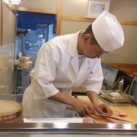 すし処 宮葉 - 開店直後の店内。静寂さに非日常感が高まります。