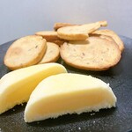 備前屋 - 料理写真:手の中のお月さま＆八丁味噌煎餅
