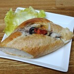 ベーカリーカフェ イワゴー - 料理写真:燻製さばサンド