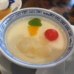 廣東餃子房 - 杏仁豆腐