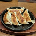 三陸の恵みを食す 石巻酒場 団欒 - 鉄板餃子