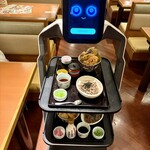 和食さと - 配膳ロボ