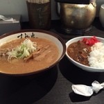 すみれ - ラー博は俺の社員食堂。  平日限定、味噌ラーメソラソチ！  今日はラーメソ屋さんのカレーを選択。今日の味噌ラーメソは野菜の炒め、スープの熱さ、どちらも良い。
