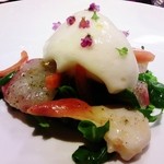 トムクリオーザ - ホッキ貝、鯛、インゲンマリネをトマトの上澄みスプマンテで