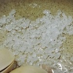 酒蔵 やまきち - 岩塩が添えてある（2015年 4月）