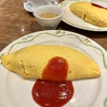 卵と私 - 料理写真:洋食屋さんのオムライス