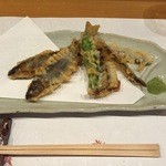 柳家錦 - 鮎の天ぷら
      この鮎も子持ち鮎でした！こちらは頭からガブリと行きたい