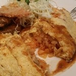 蜂の子 - パカッと断面、チキンライス