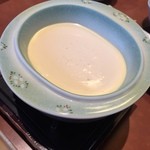 双泉の宿 朱白 - 朝食：国産豆乳を使用したお豆腐。