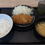 松屋 - 料理写真:『とんかつ定食』(690円)です。