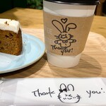 UNI COFFEE ROASTERY  - ドリンク写真:いつのまにかここにもユニコが。キャロットケーキって全店舗で売ってるのかな？初めて見ました。イラストが上手なスタッフさんは少しお給金あげてもらえてるといいな。ちょっとうれしいですね。
